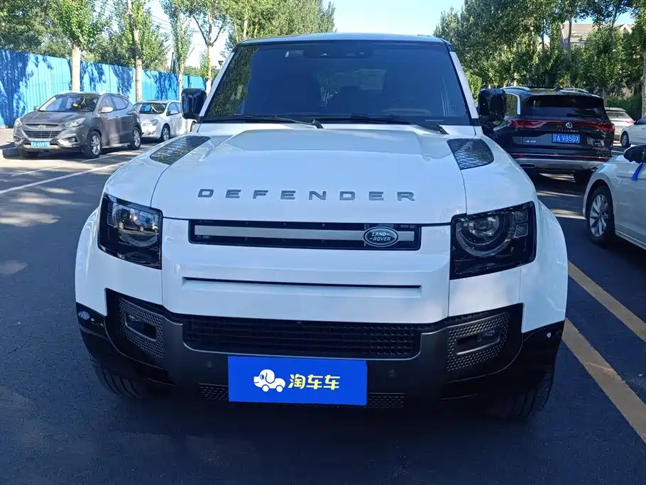 Land Rover Defender 2024