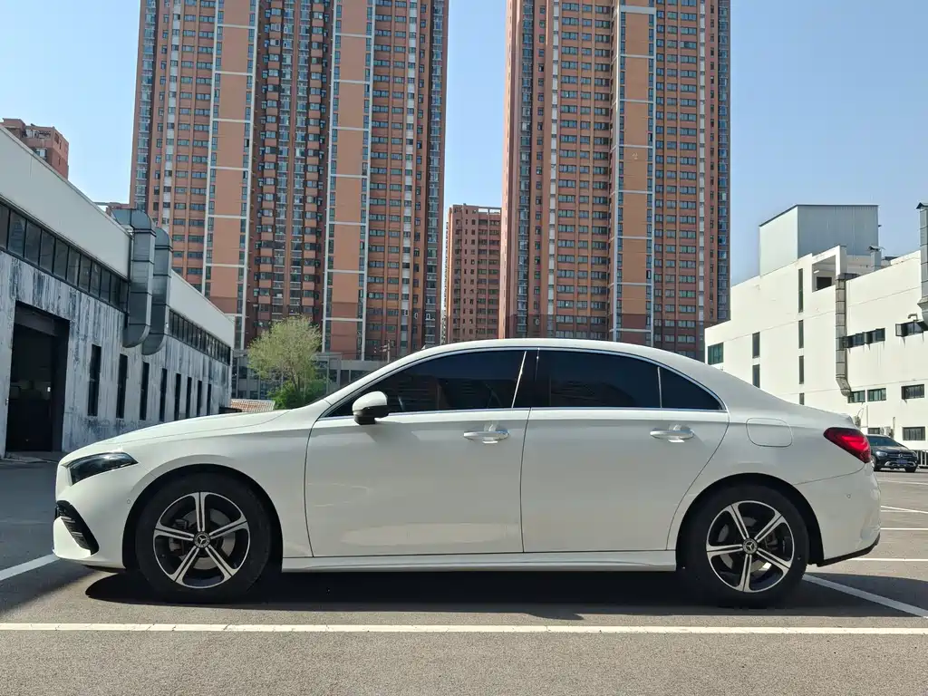 Mercedes-Benz A-Class 2023 — фото 3