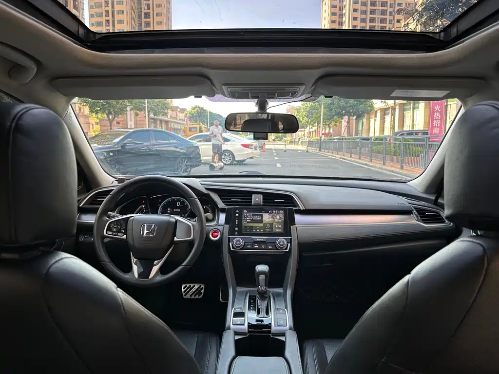 Honda Civic 2018 — фото 13