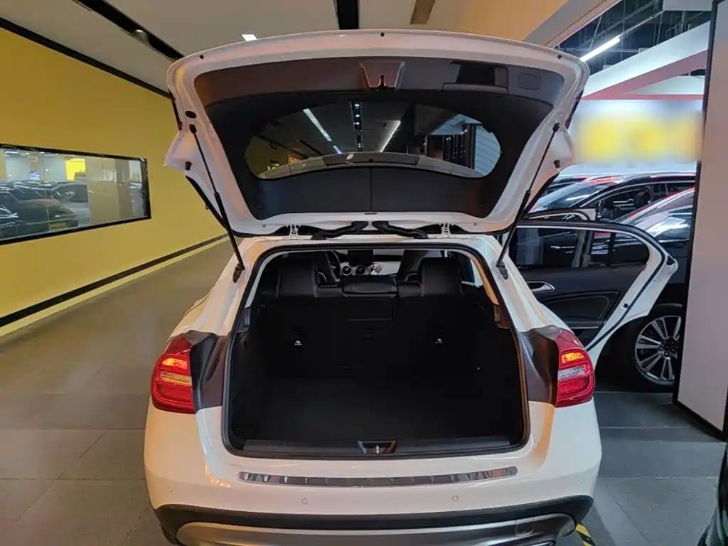 Mercedes-Benz GLA 2017 — фото 19