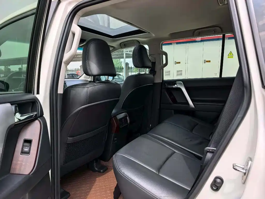 Toyota Prado 2015 — фото 10