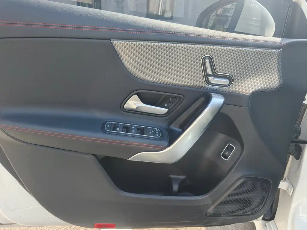 Mercedes-Benz A-Class 2023 — фото 5
