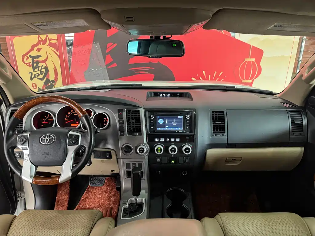 Toyota Sequoia 2016 — фото 10