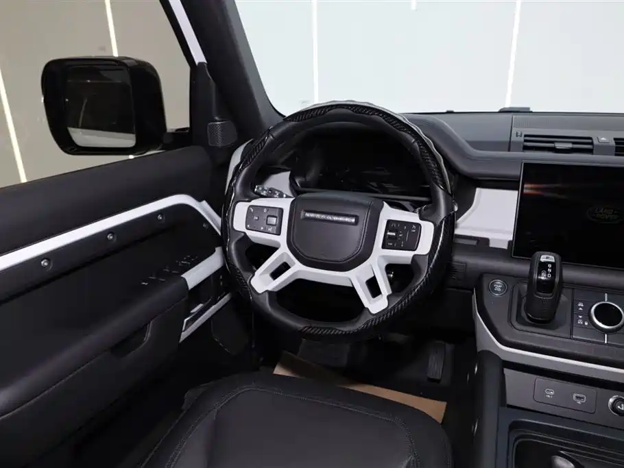 Land Rover Defender 2024 — фото 27