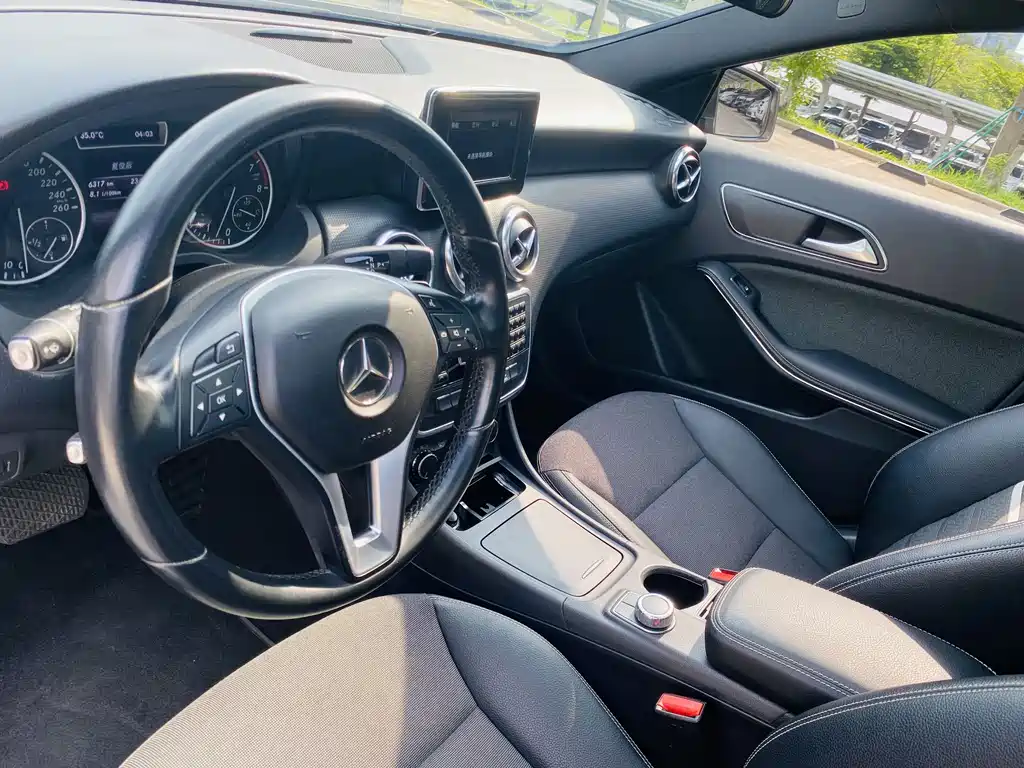 Mercedes-Benz A-Class 2015 — фото 9
