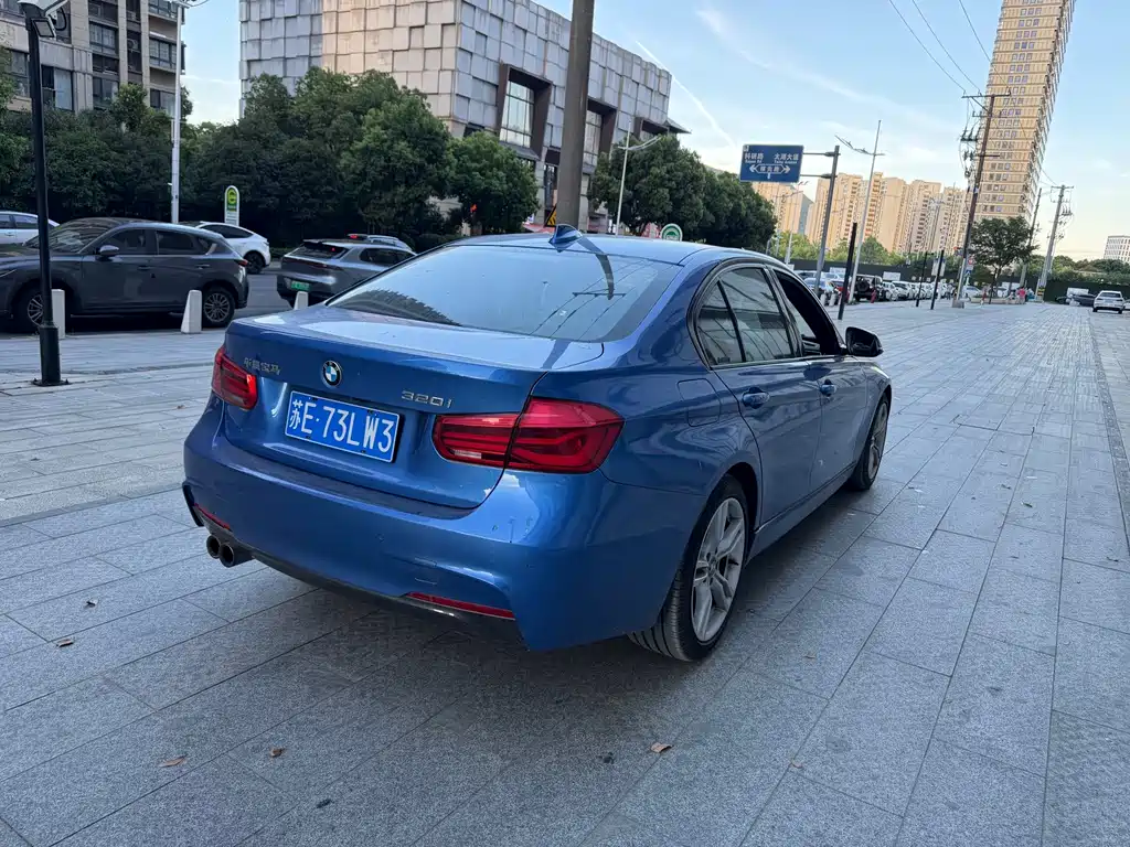 BMW 3 Series 2018 — фото 9