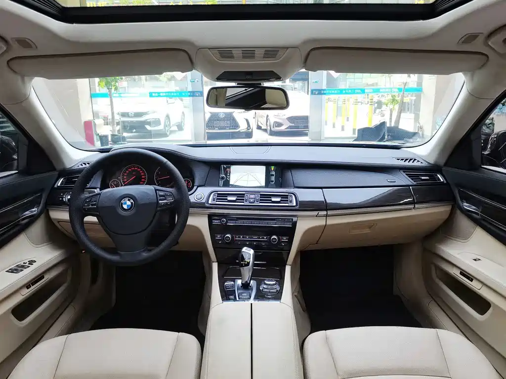 BMW 7 Series 2013 — фото 13