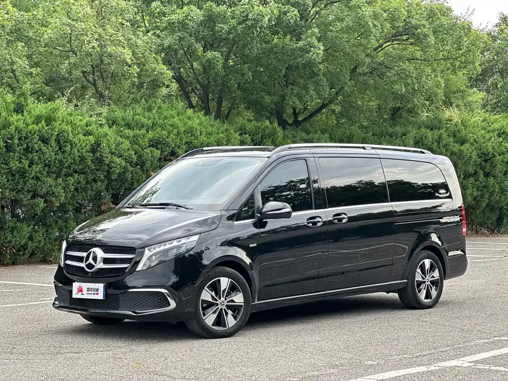 Mercedes-Benz V-Class 2024 — фото 1