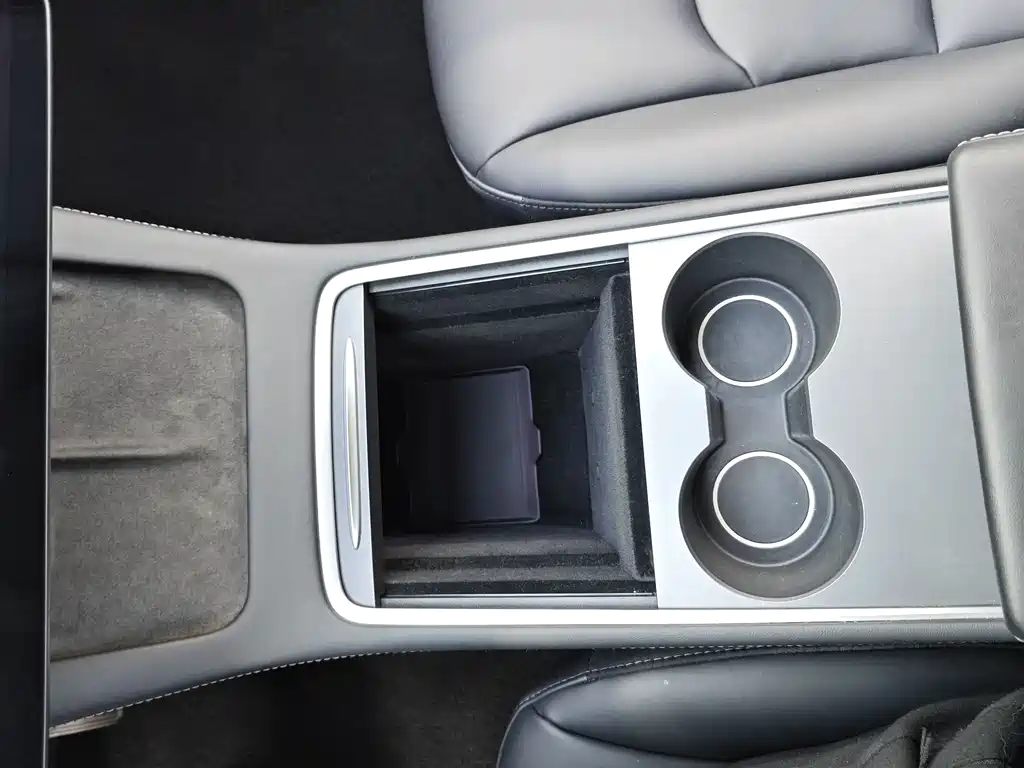 Tesla Model Y 2021 — фото 15