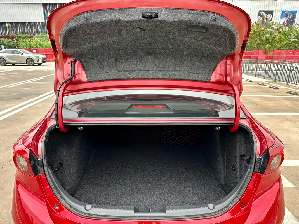 Mazda 3 Axela 2019 — фото 18