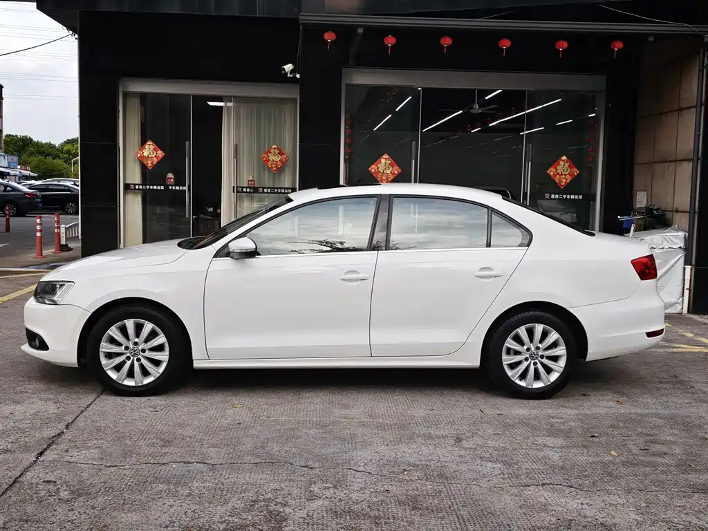 Volkswagen Sagitar 2015