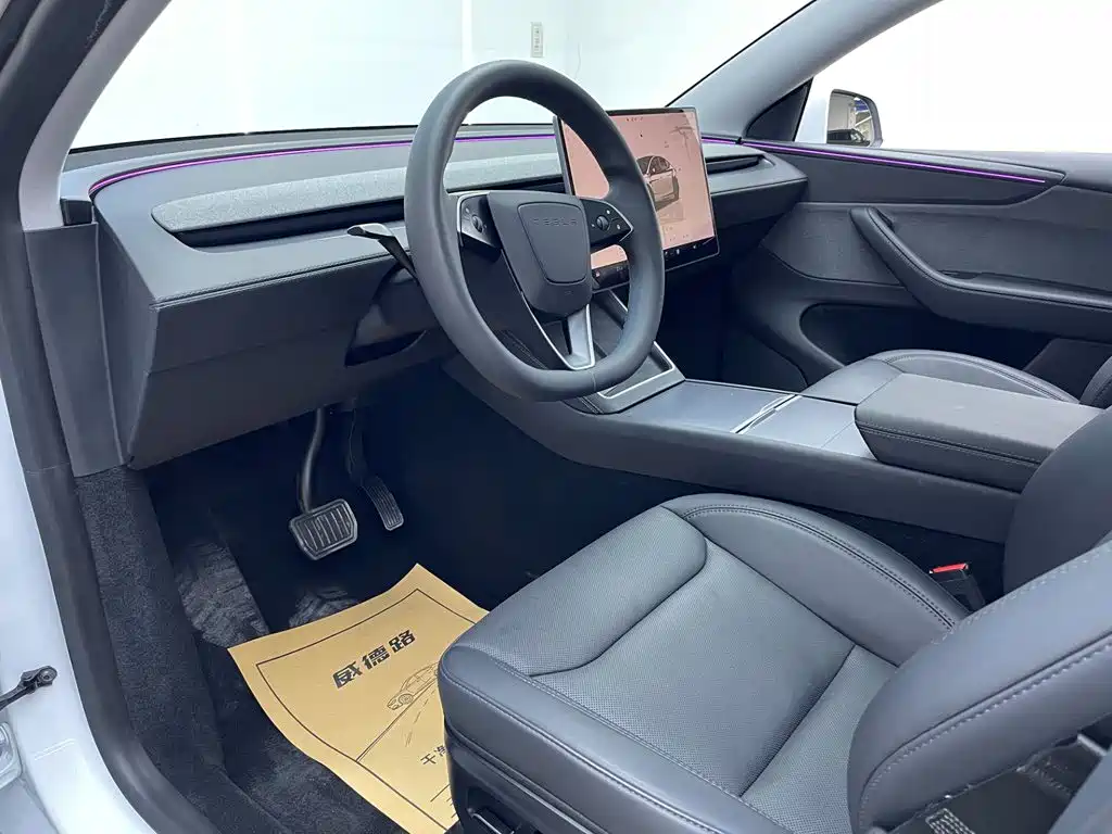 Tesla Model Y 2025 — фото 12