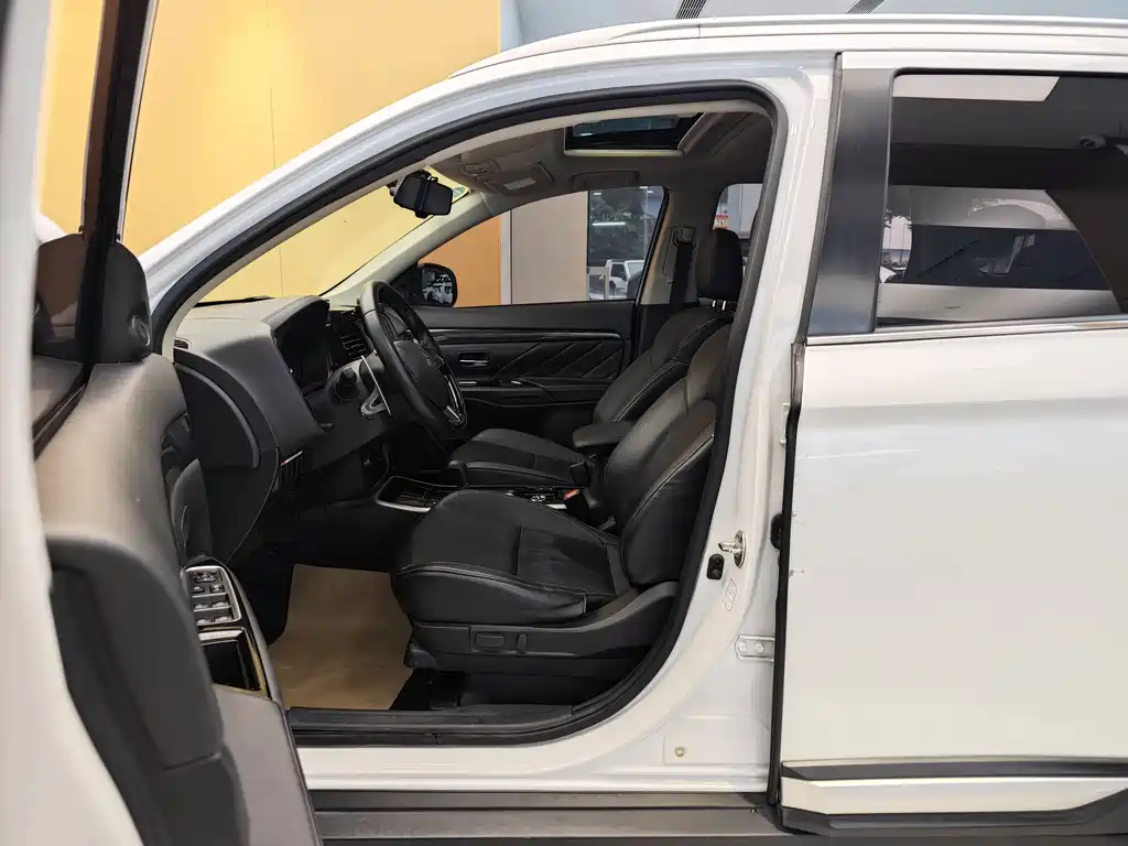 Mitsubishi Outlander 2019 — фото 14