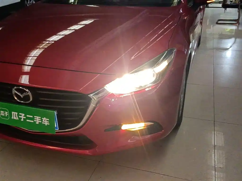 Mazda 3 Axela 2017 — фото 24