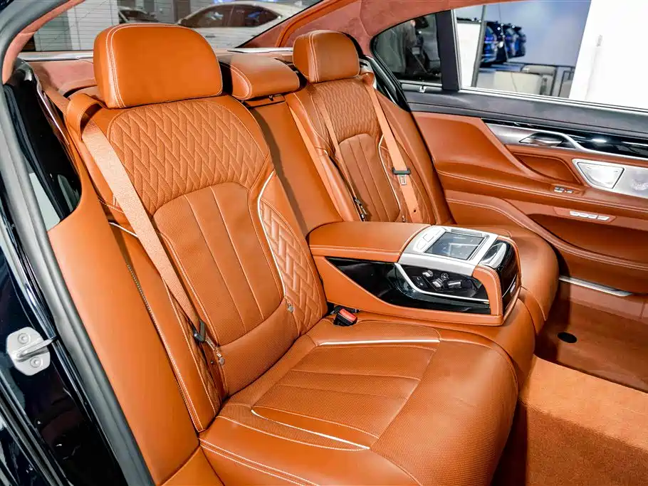 BMW 7 Series 2019 — фото 25