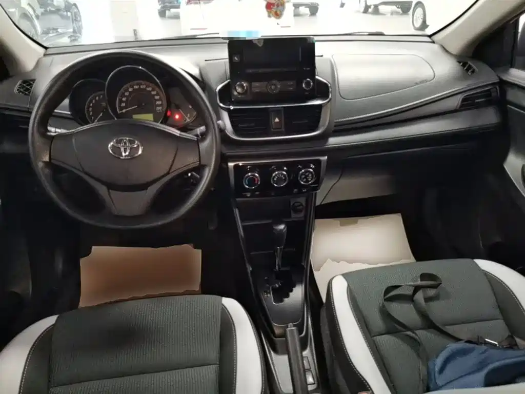 Toyota Yaris L 2021 — фото 10