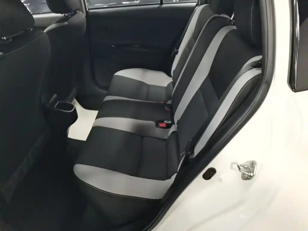 Toyota Yaris L 2021 — фото 17