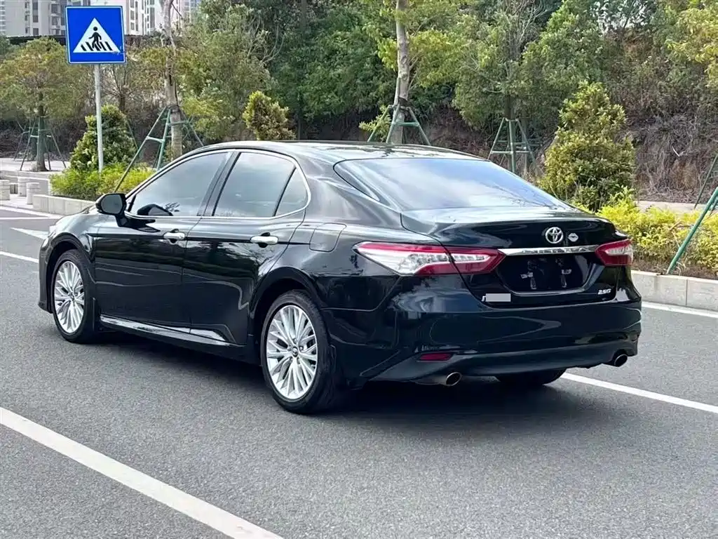 Toyota Camry 2020 — фото 9
