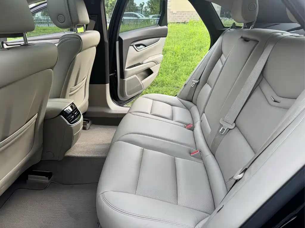Cadillac XTS 2015 — фото 8