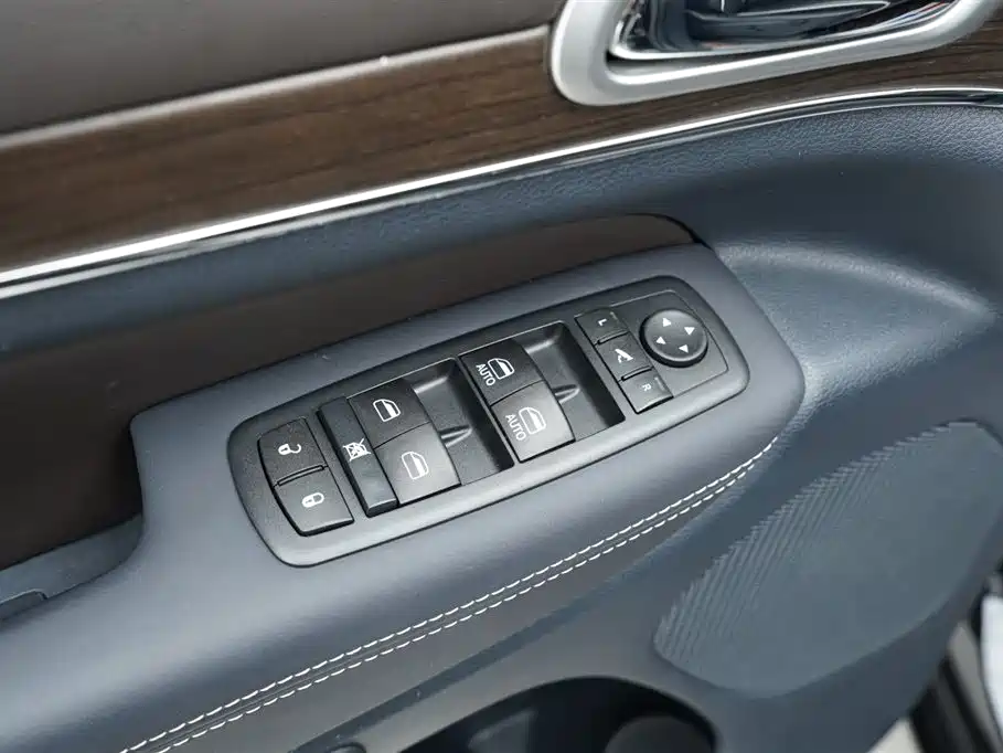 Jeep Grand Cherokee 2015 — фото 9