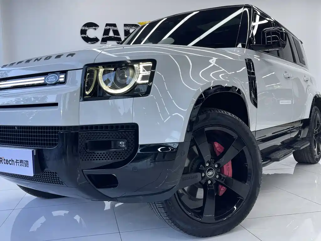Land Rover Defender 2024 — фото 27