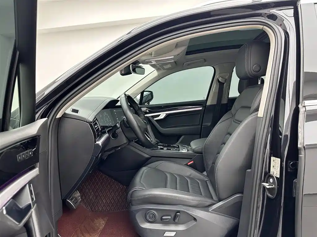 Volkswagen Touareg New Energy 2021 — фото 16