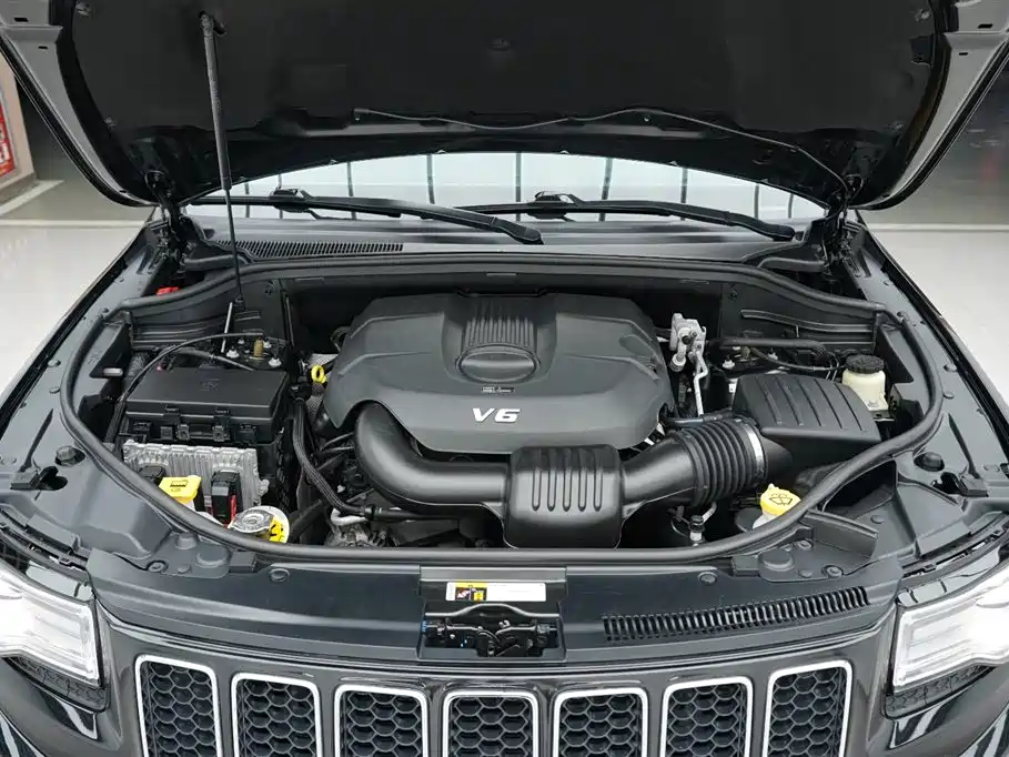 Jeep Grand Cherokee 2015 — фото 32