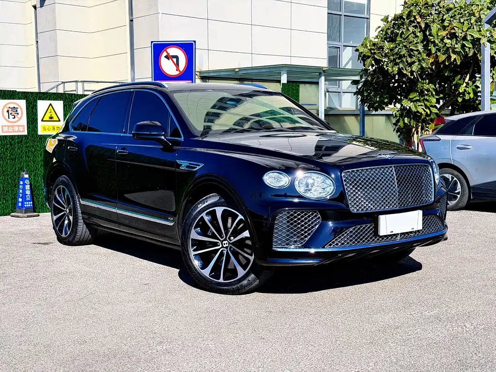Bentley Bentayga 2021 — фото 4