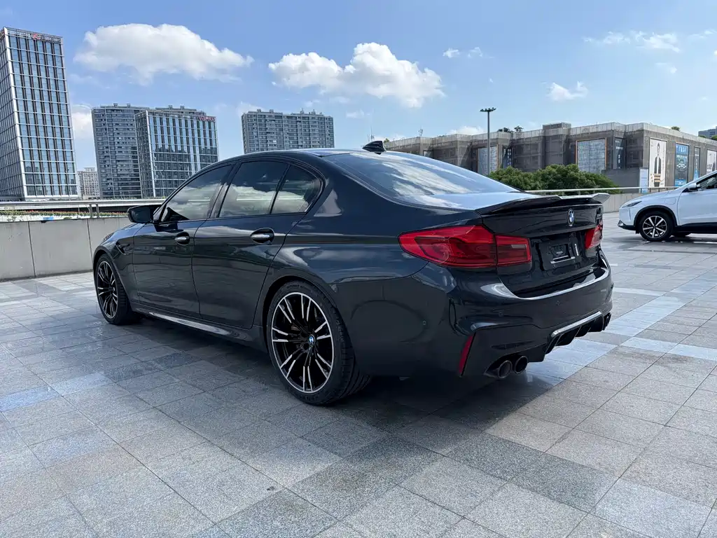 BMW M5 2018 — фото 18