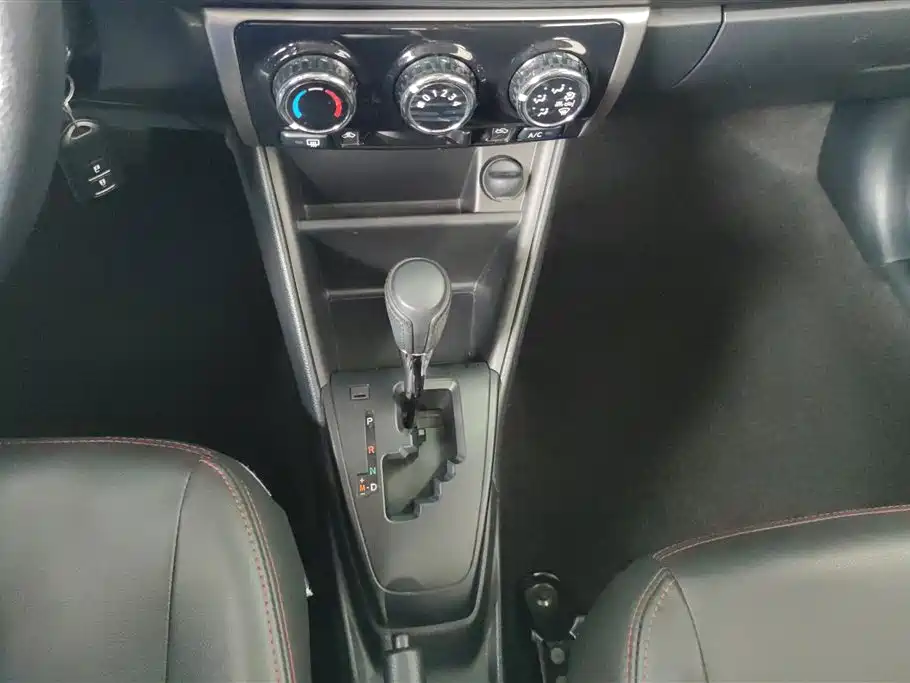 Toyota Yaris L 2018 — фото 16