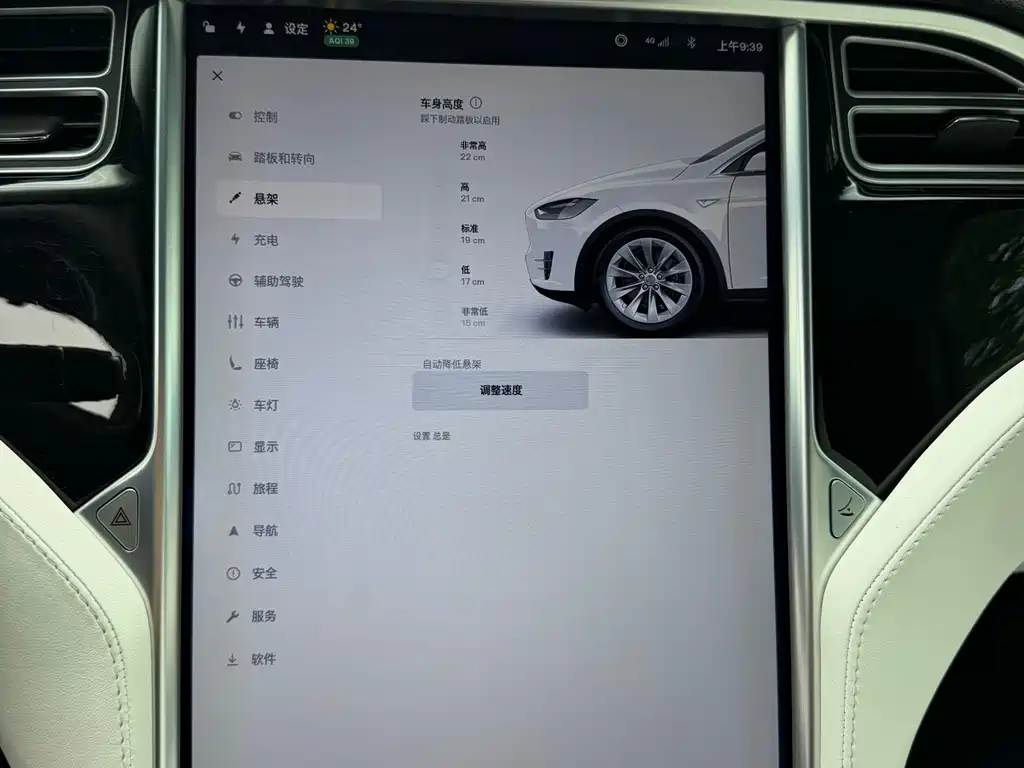 Tesla Model X 2016 — фото 11