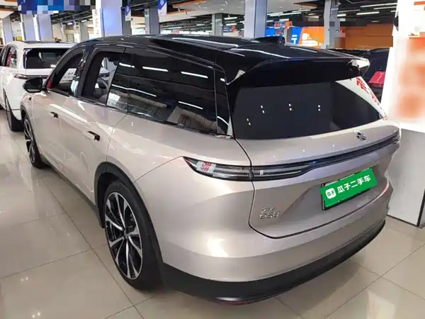 NIO ES8 2023