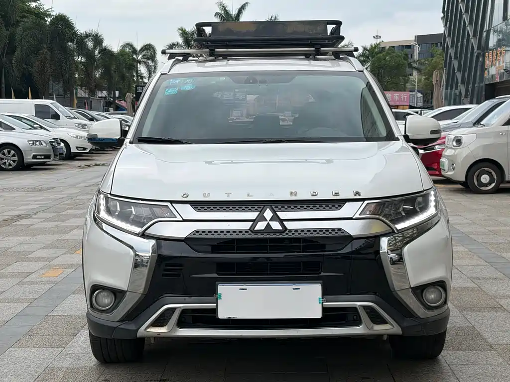 Mitsubishi Outlander 2019 — фото 2