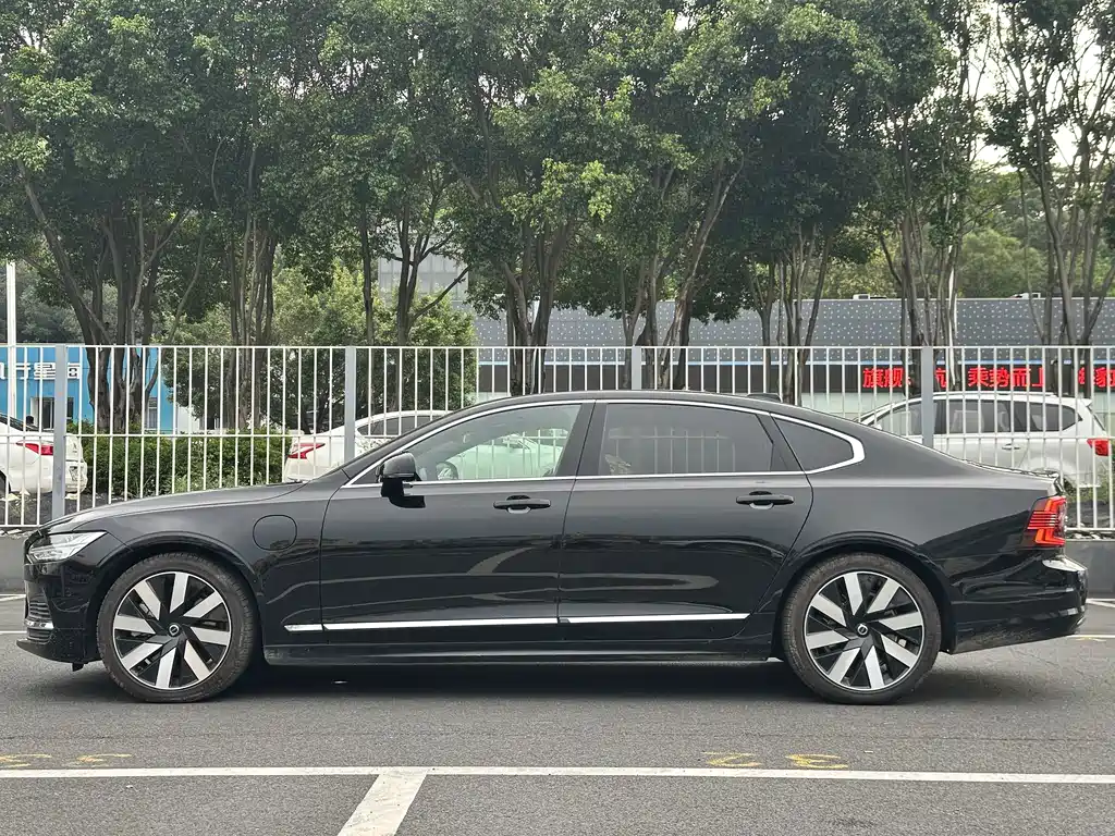 Volvo S90 Plug-In Hybrid 2024 — фото 8