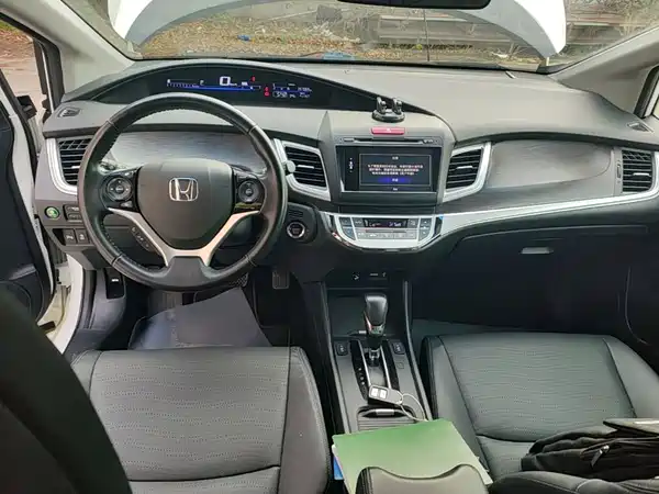 Honda Jade 2015