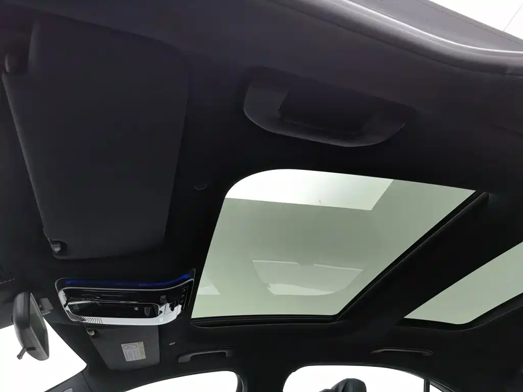Mercedes-Benz C-Class 2023 — фото 14