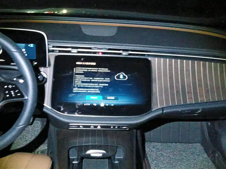 Mercedes-Benz E-Class 2025 — фото 13