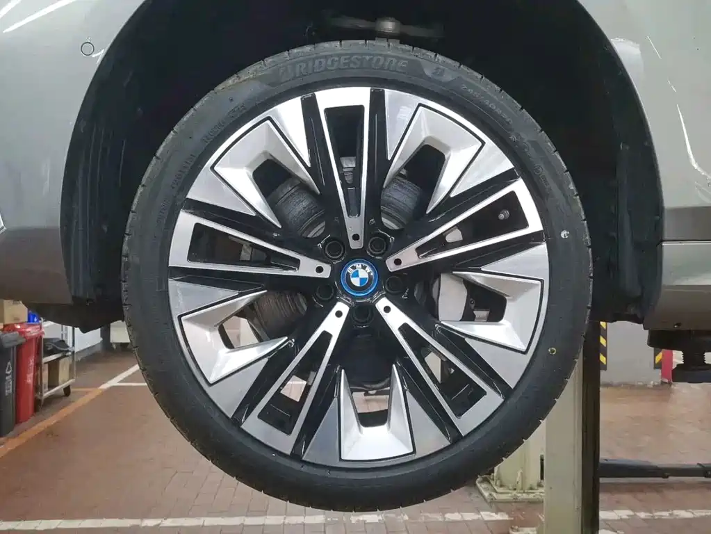 BMW i5 — фото 15