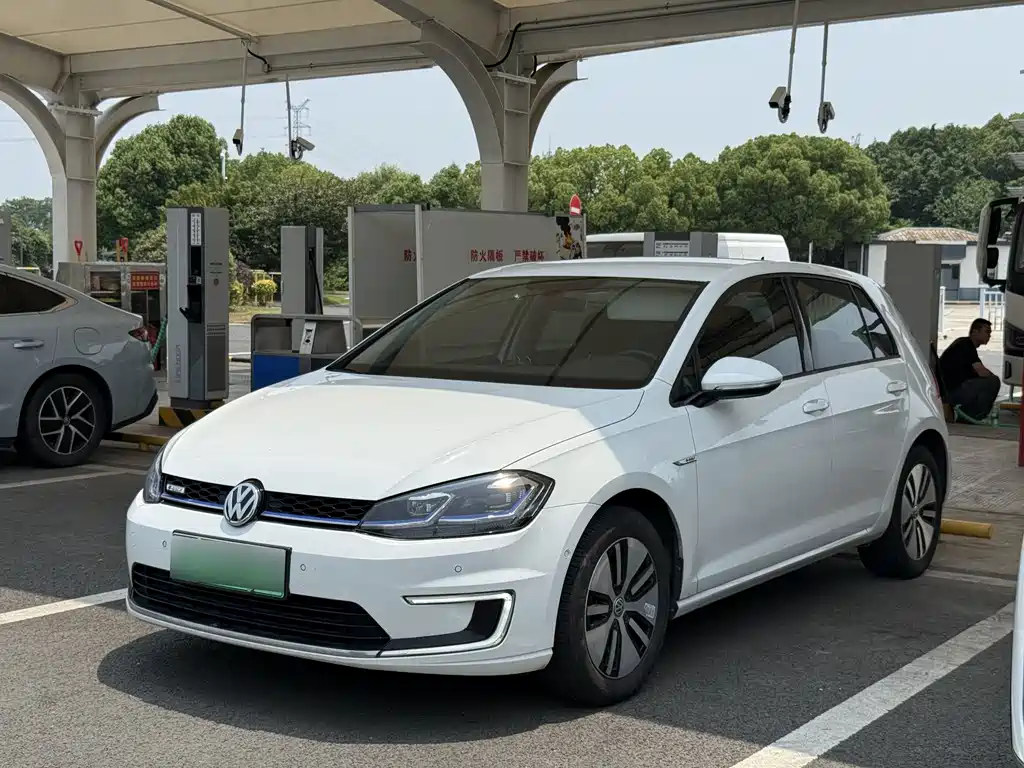 Volkswagen Golf New Energy 2020 — фото 1