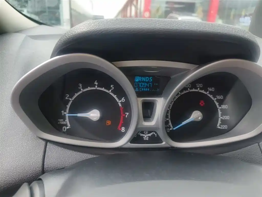 Ford Ecosport 2016 — фото 12