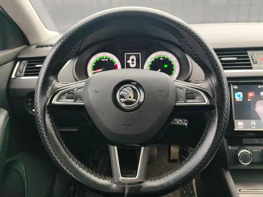 Skoda Octavia 2017 — фото 15
