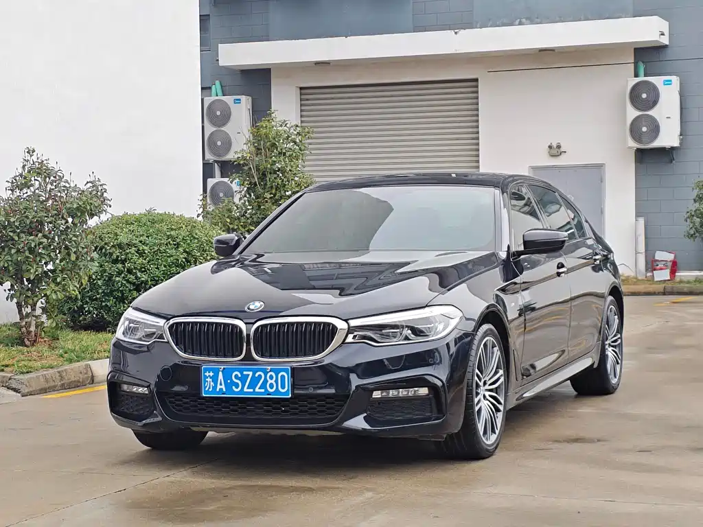 BMW 5 Series 2018 — фото 1