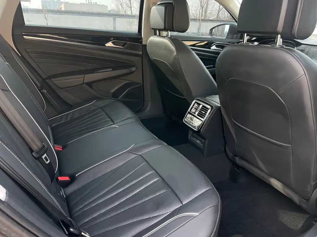 Volkswagen Passat 2025