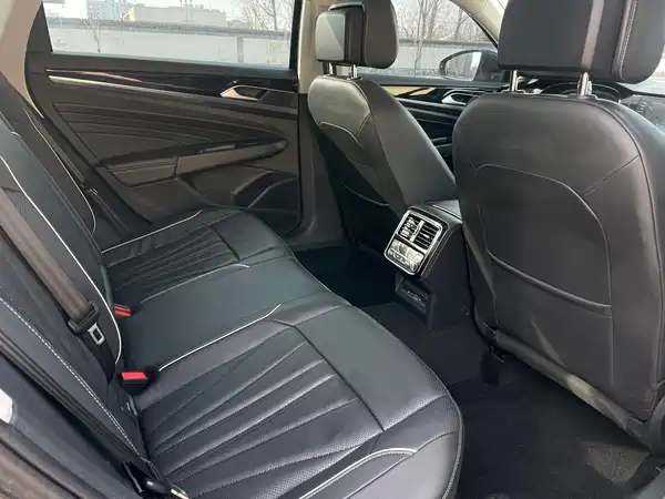 Volkswagen Passat 2025