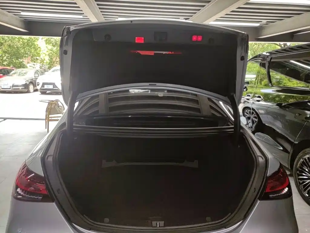Mercedes-Benz E-Class 2022 — фото 19