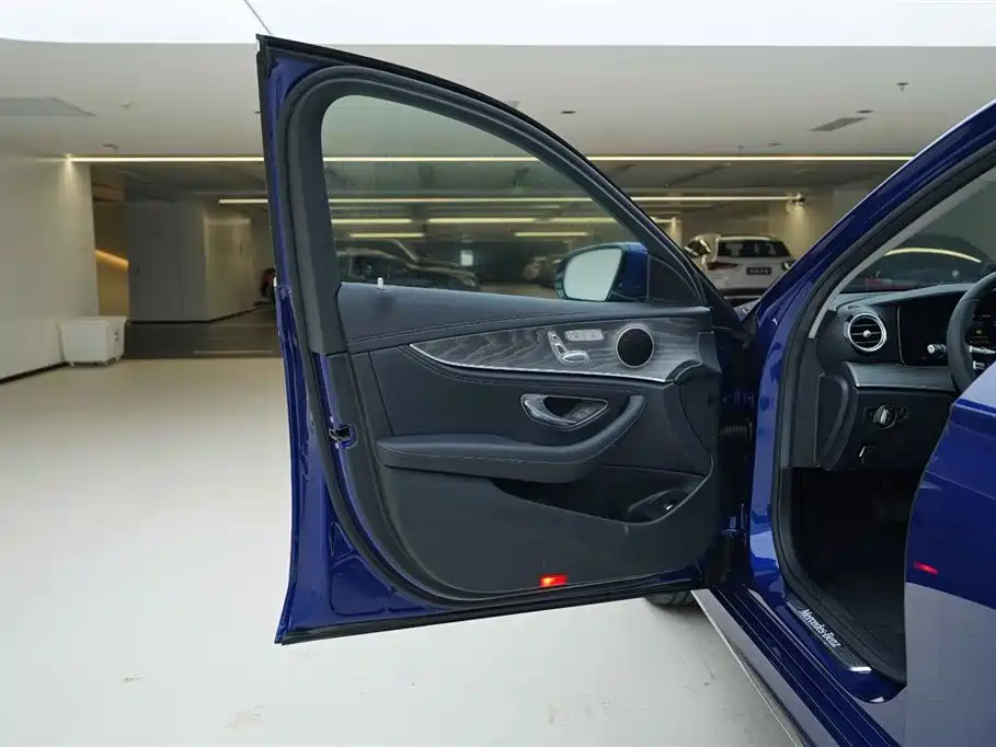 Mercedes-Benz E-Class 2022 — фото 15