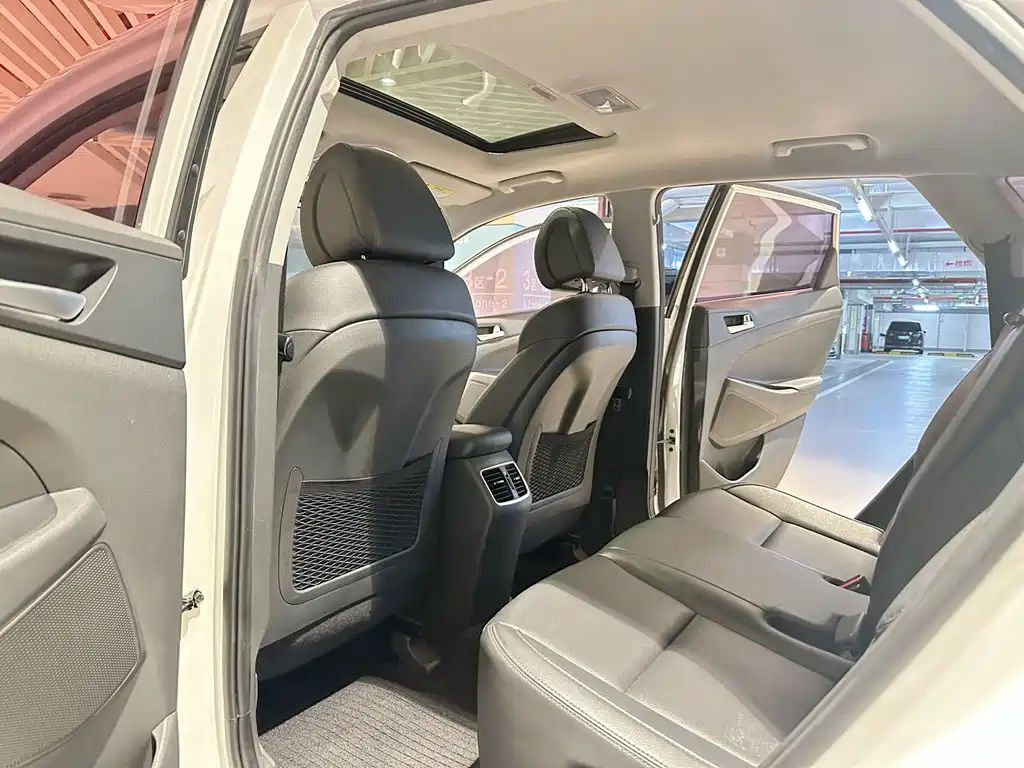 Hyundai Tucson 2018 — фото 12