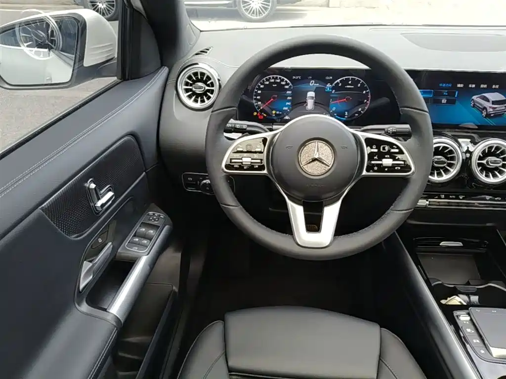 Mercedes-Benz GLA 2023 — фото 11