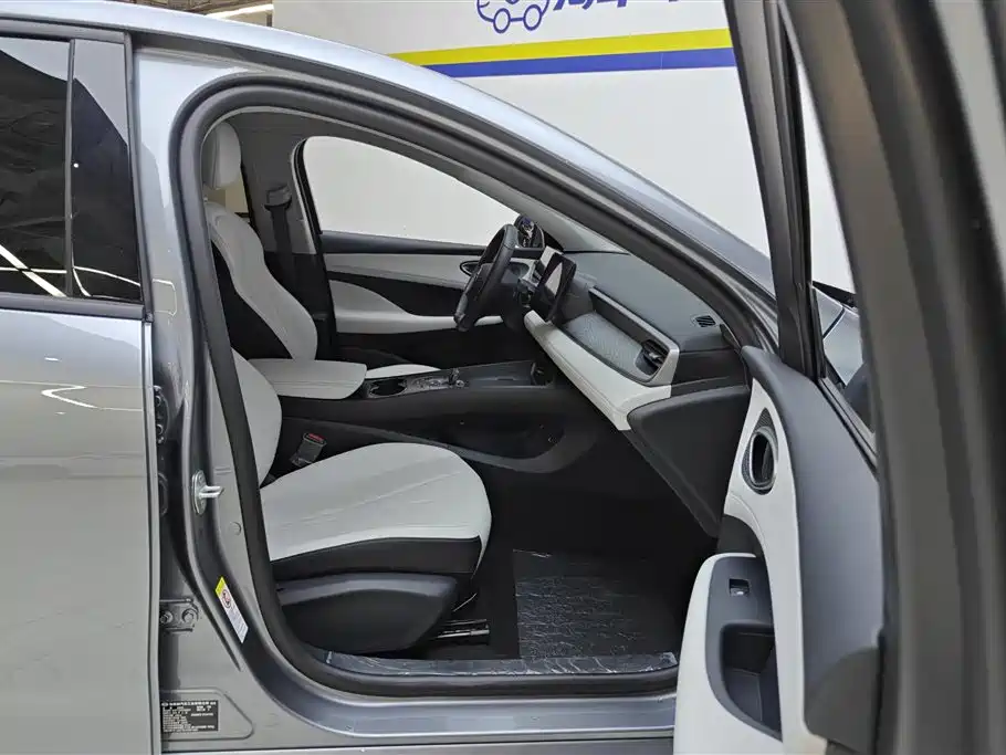 BYD Seal 05 DM-i 2025 — фото 8