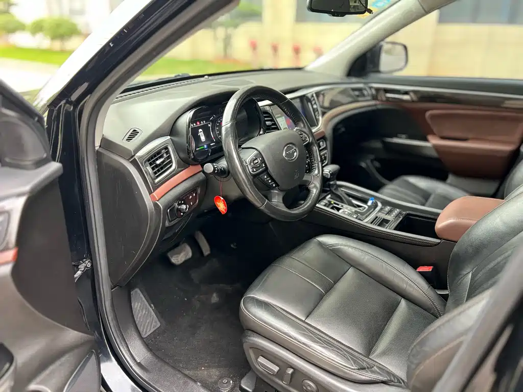 GAC Trumpchi GS8 2017 — фото 9